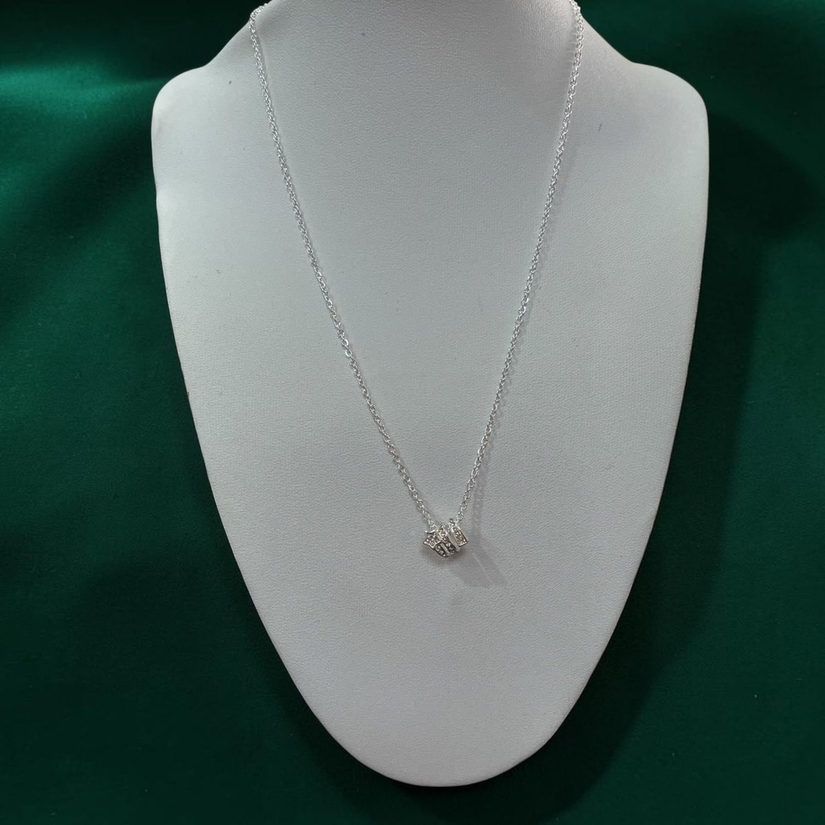 COLLAR CILINDRO STAR CON BRILLOS ACERO BLANCO