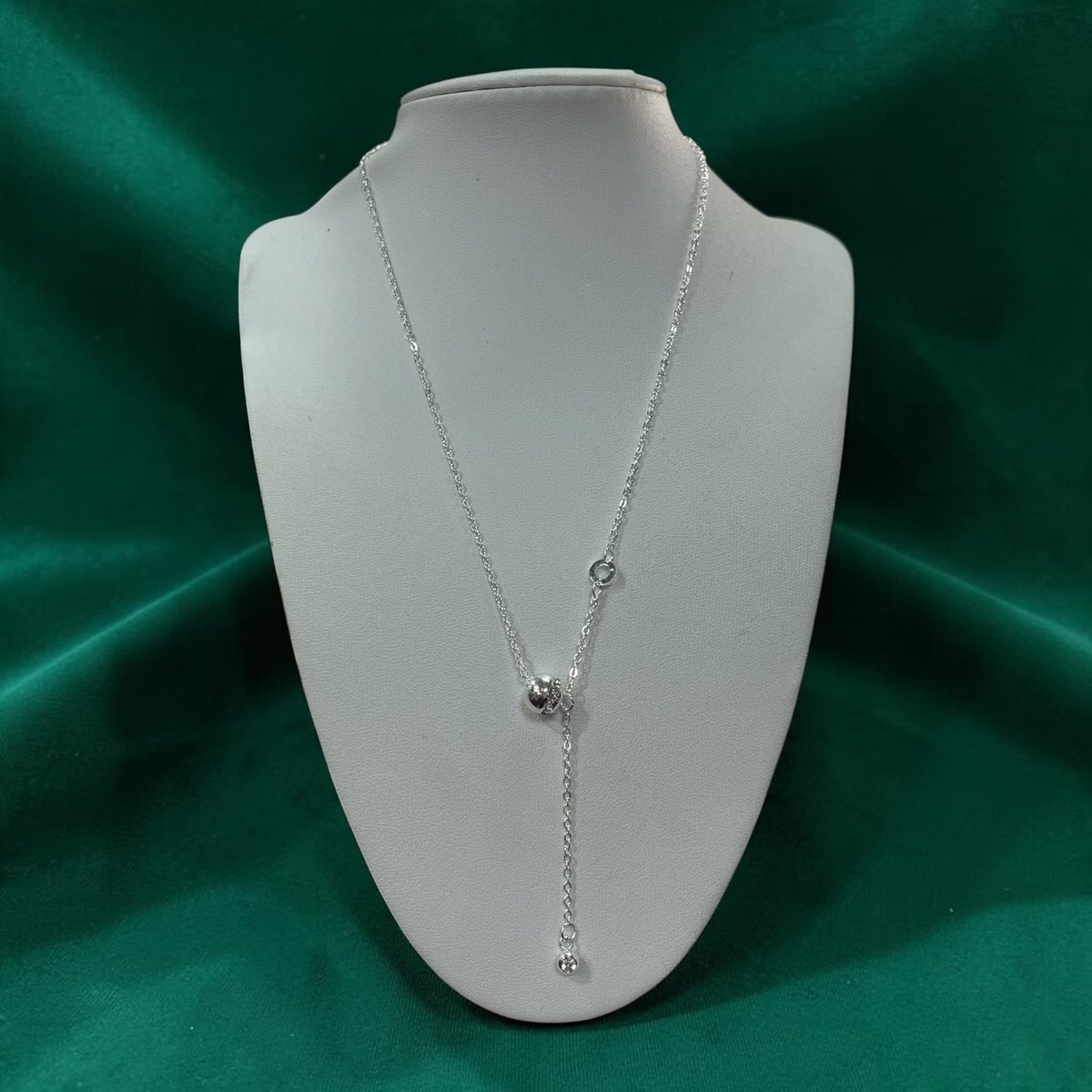 COLLAR BOLITA PASANTE CON BRILLOS ACERO BLANCO