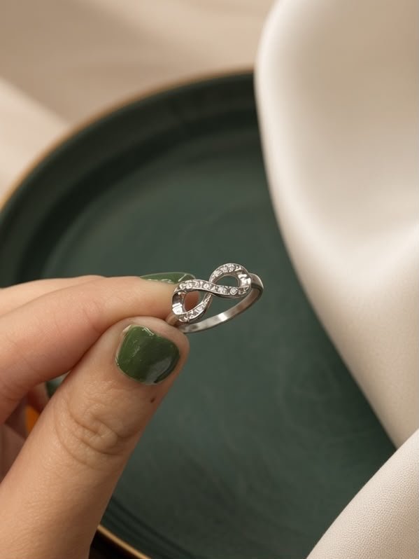 ANILLO INFINITO CON BRILLOS PLATA 925