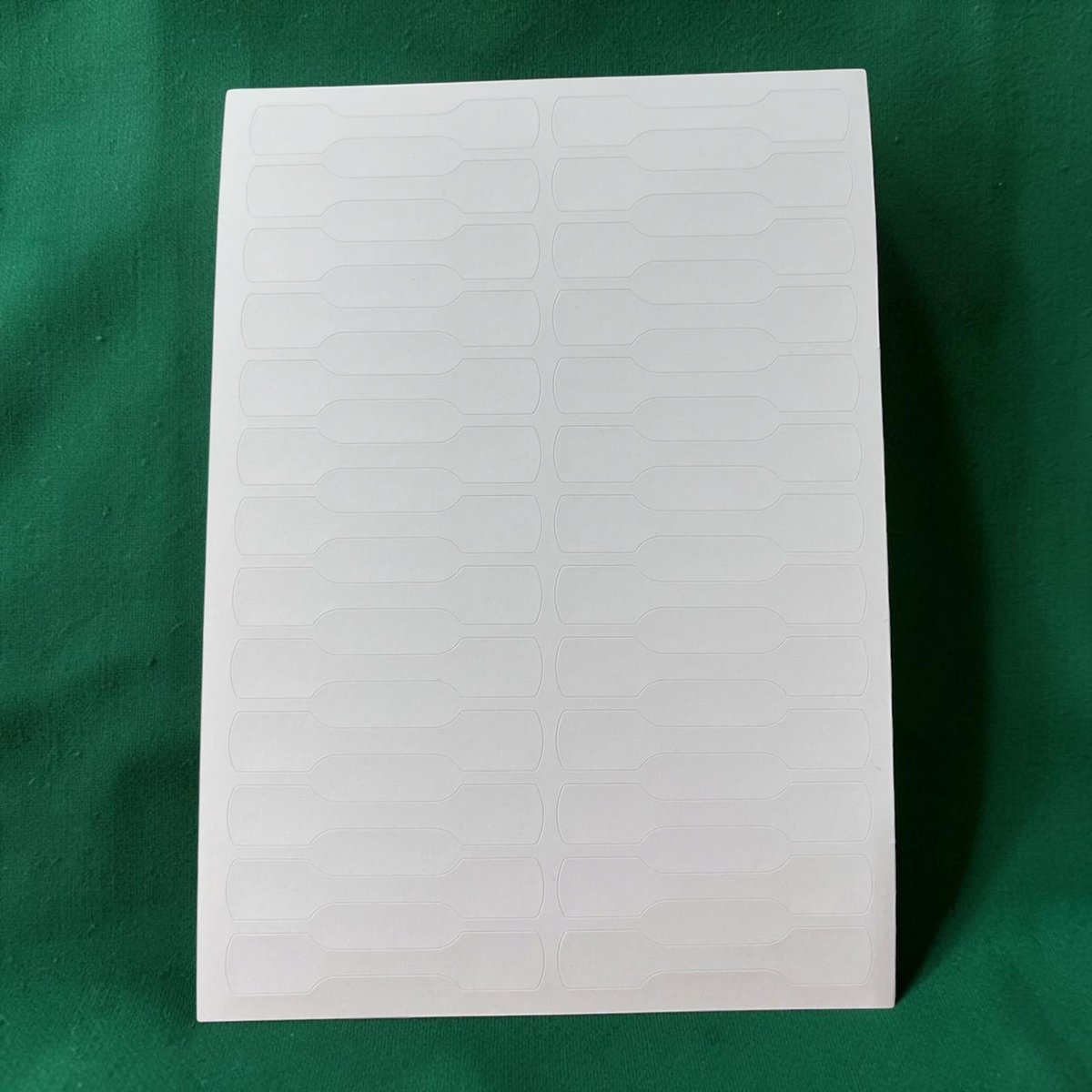 ETIQUETAS BLANCAS ADHESIVAS