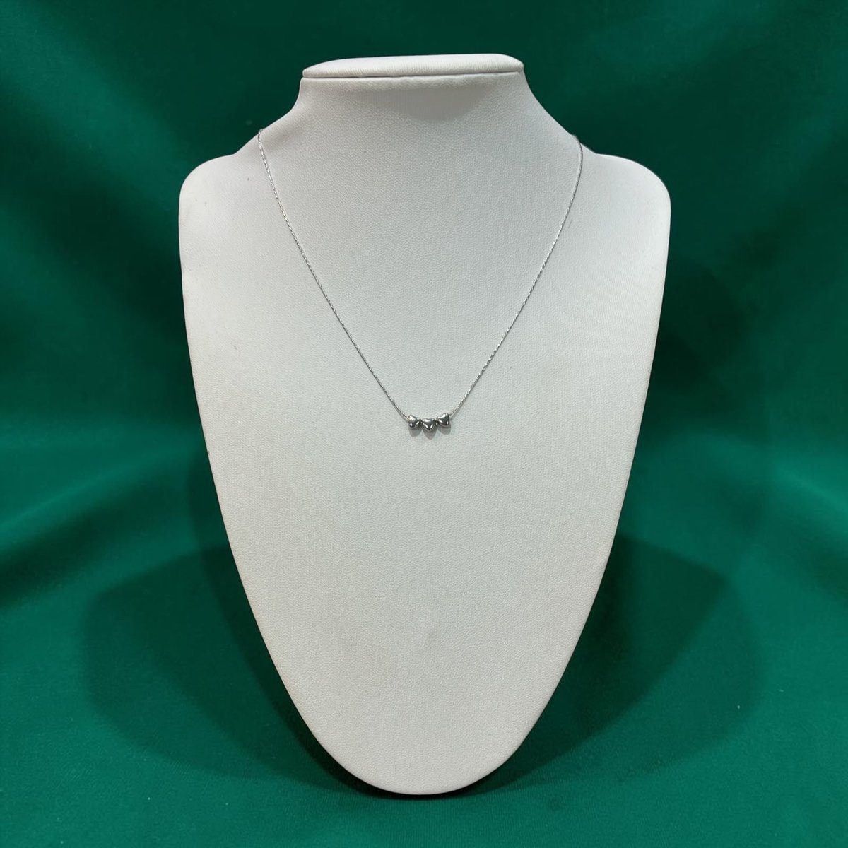 COLLAR FINO 3 CORAZONES ACERO