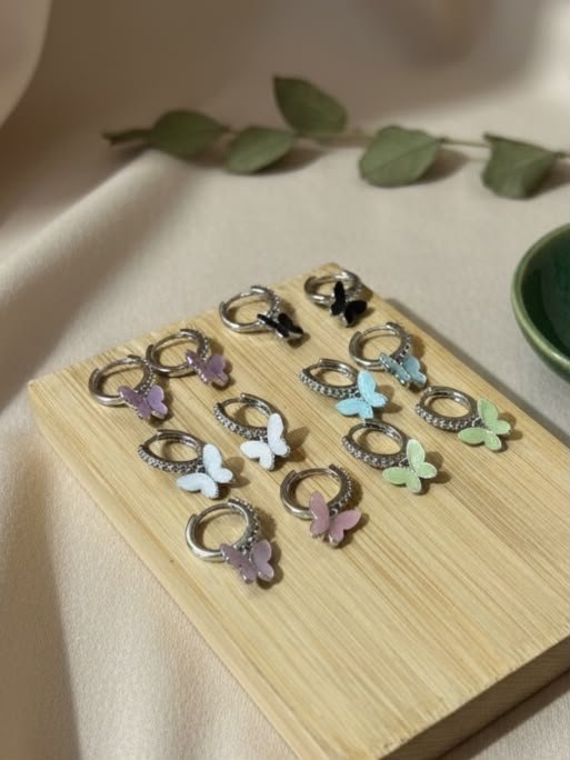 ARGOLLAS STRASS Y MARIPOSAS DE COLORES ACERO QUIRÚRGICO