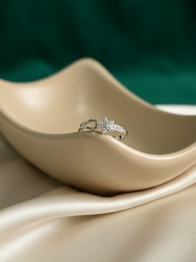 ANILLO ESTRELLA Y BRILLITOS ACERO BLANCO